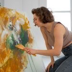 El arte personalizado gana espacio en hogares y entornos laborales actuales